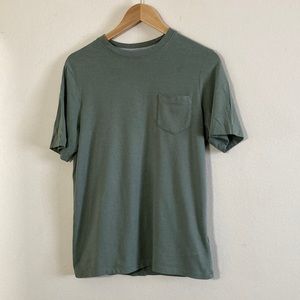 Mens Small Tahari T-shirt w/ front pocket